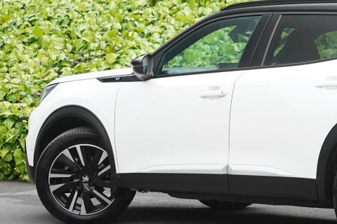 2021 Peugeot e-2008 GT Electric - Thumbnail