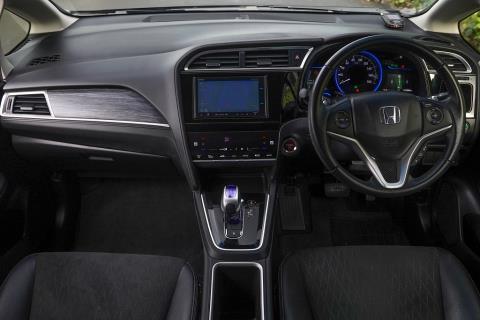2015 Honda Shuttle Z Hybrid - Thumbnail