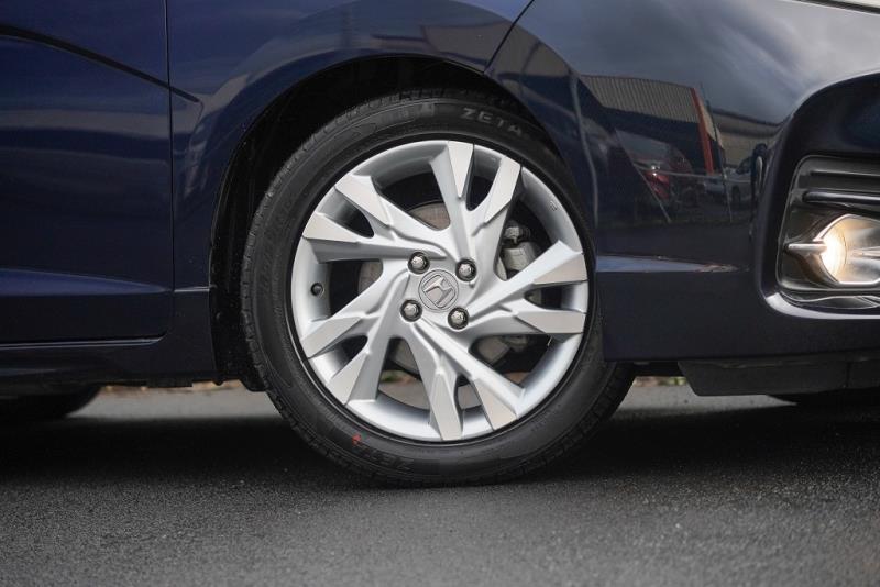 2015 Honda Shuttle Z Hybrid