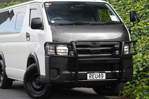 2019 Toyota Hiace ZL 4x4 - Thumbnail