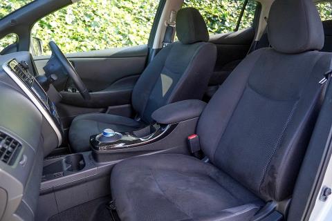 2016 Nissan Leaf 30X 60% SOH - Thumbnail