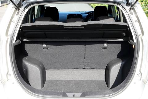 2016 Nissan Leaf 30X 60% SOH - Thumbnail