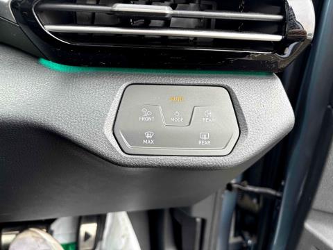 2023 Volkswagen ID.4 Pro 82kWh - Thumbnail