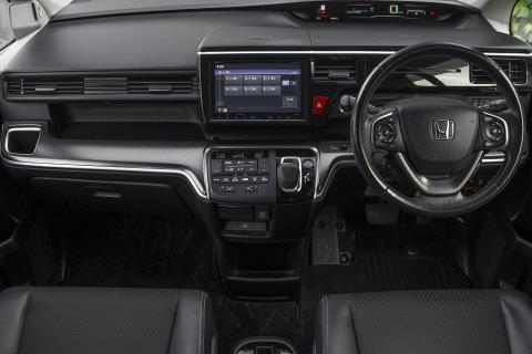 2017 Honda Step Wagon - Thumbnail