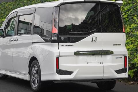 2017 Honda Step Wagon - Thumbnail