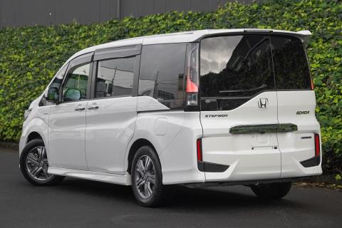 2017 Honda Step Wagon - Thumbnail