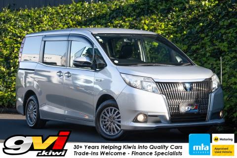 2015 Toyota Noah / Esquire / Voxy - Thumbnail