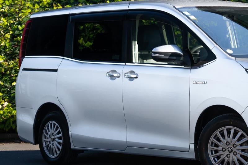 2015 Toyota Noah / Esquire / Voxy