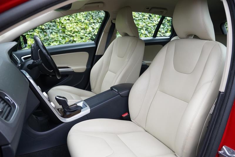 2016 Volvo V60 D4 Cross Country