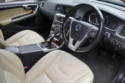 2016 Volvo V60 D4 Cross Country - Thumbnail