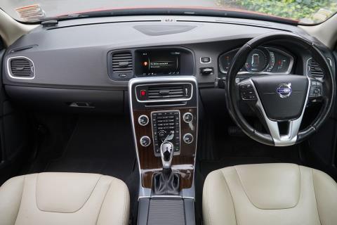 2016 Volvo V60 D4 Cross Country - Thumbnail