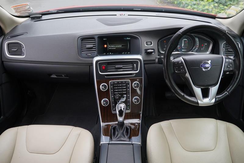 2016 Volvo V60 D4 Cross Country