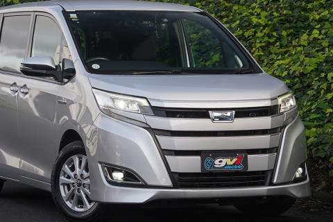2018 Toyota Noah G / Voxy / Esquire - Thumbnail