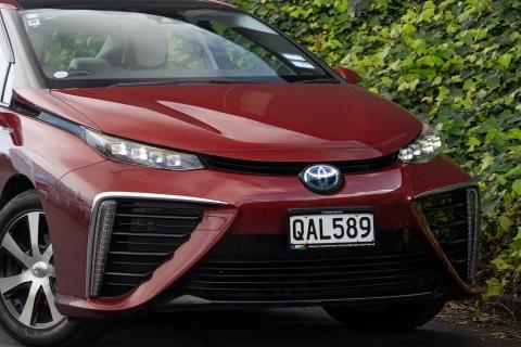 2017 Toyota Mirai - Thumbnail