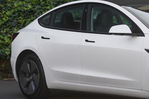 2022 Tesla Model 3 SR+ - Thumbnail