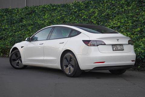 2022 Tesla Model 3 SR+ - Thumbnail