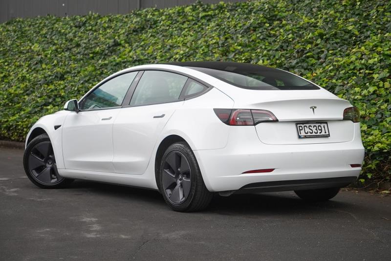 2022 Tesla Model 3 SR+