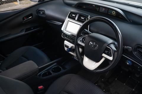 2016 Toyota Prius Hybrid - Thumbnail