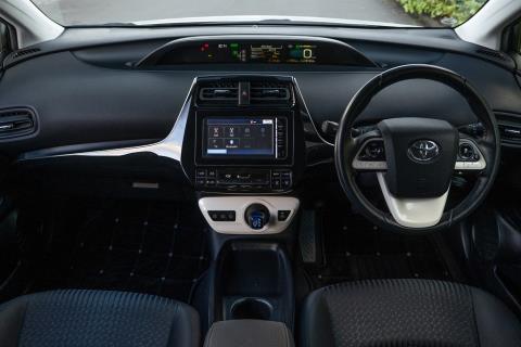 2016 Toyota Prius Hybrid - Thumbnail