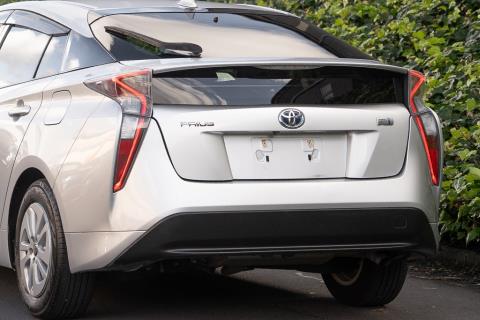 2016 Toyota Prius Hybrid - Thumbnail