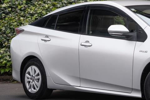 2016 Toyota Prius Hybrid - Thumbnail