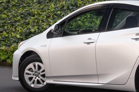2016 Toyota Prius Hybrid - Thumbnail