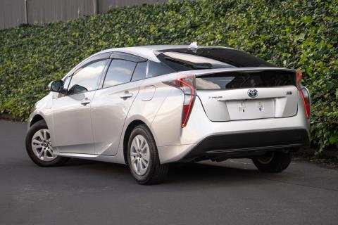 2016 Toyota Prius Hybrid - Thumbnail