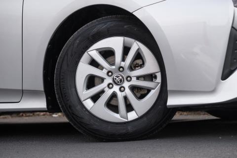 2016 Toyota Prius Hybrid - Thumbnail
