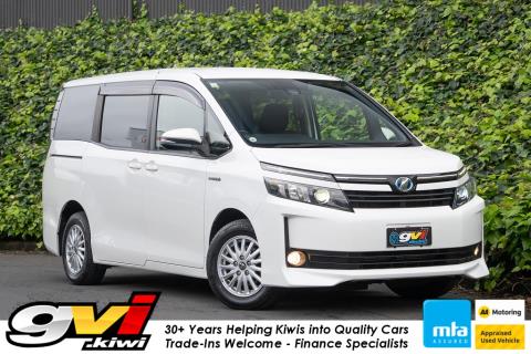 2017 Toyota Voxy Hybrid V / Noah