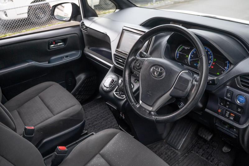 2017 Toyota Voxy Hybrid V / Noah