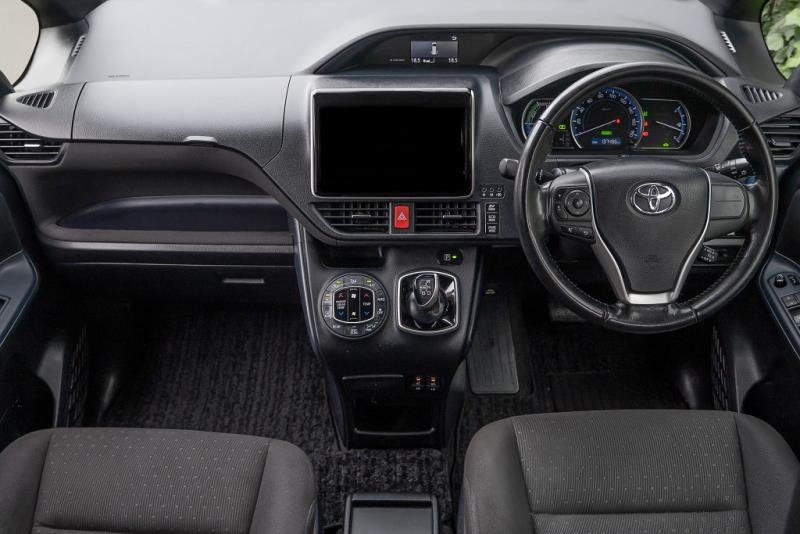 2017 Toyota Voxy Hybrid V / Noah