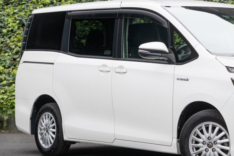 2017 Toyota Voxy Hybrid V / Noah