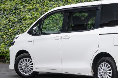 2017 Toyota Voxy Hybrid V / Noah - Thumbnail