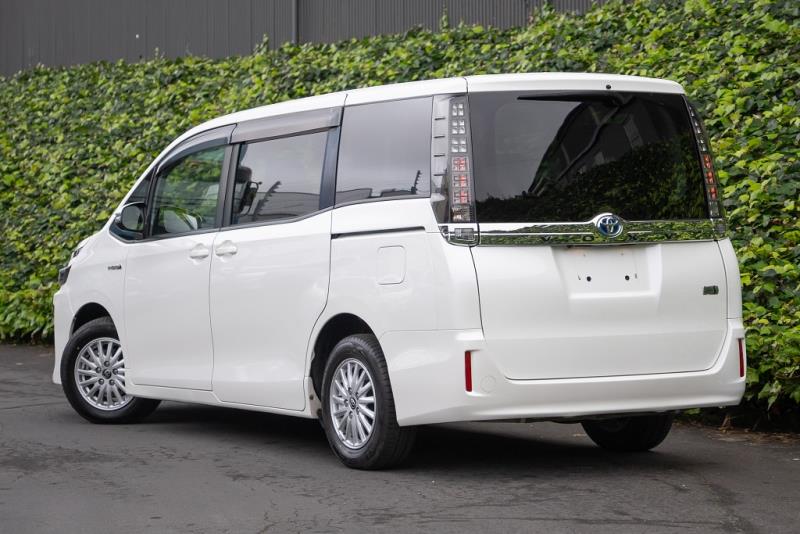 2017 Toyota Voxy Hybrid V / Noah