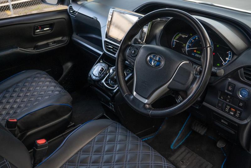 2016 Toyota Voxy V Hybrid / Noah