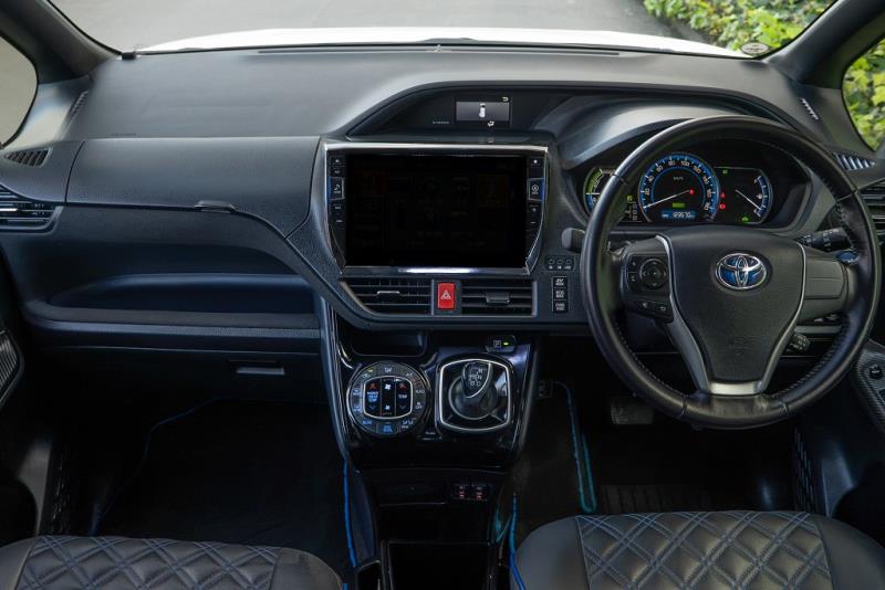 2016 Toyota Voxy V Hybrid / Noah