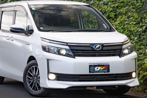 2016 Toyota Voxy V Hybrid / Noah - Thumbnail