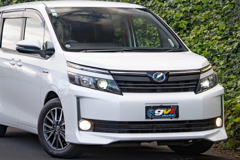 2016 Toyota Voxy V Hybrid / Noah