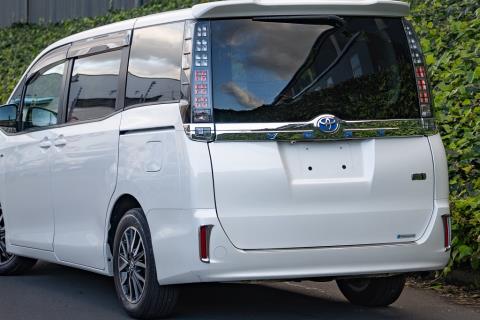 2016 Toyota Voxy V Hybrid / Noah - Thumbnail