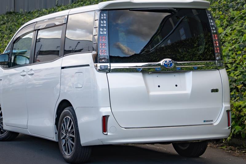 2016 Toyota Voxy V Hybrid / Noah