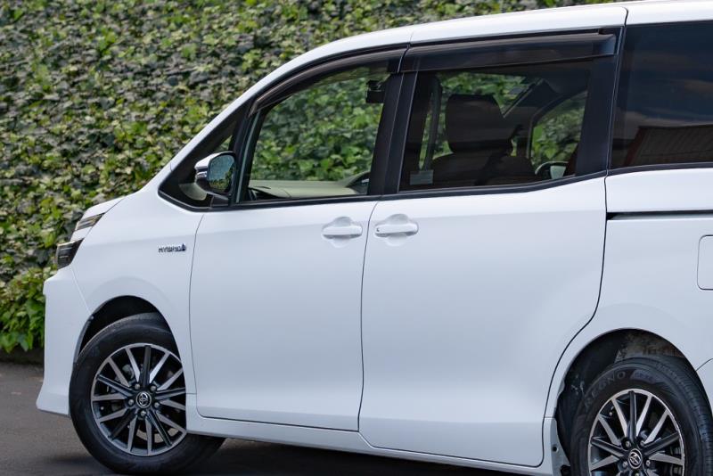 2016 Toyota Voxy V Hybrid / Noah