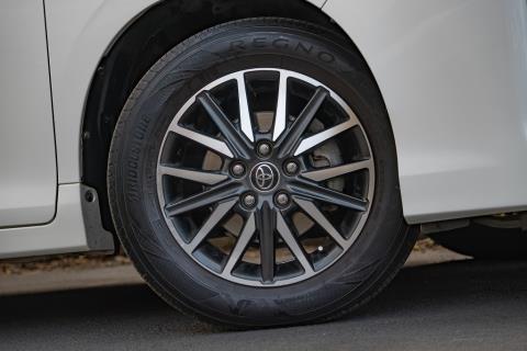 2016 Toyota Voxy V Hybrid / Noah - Thumbnail
