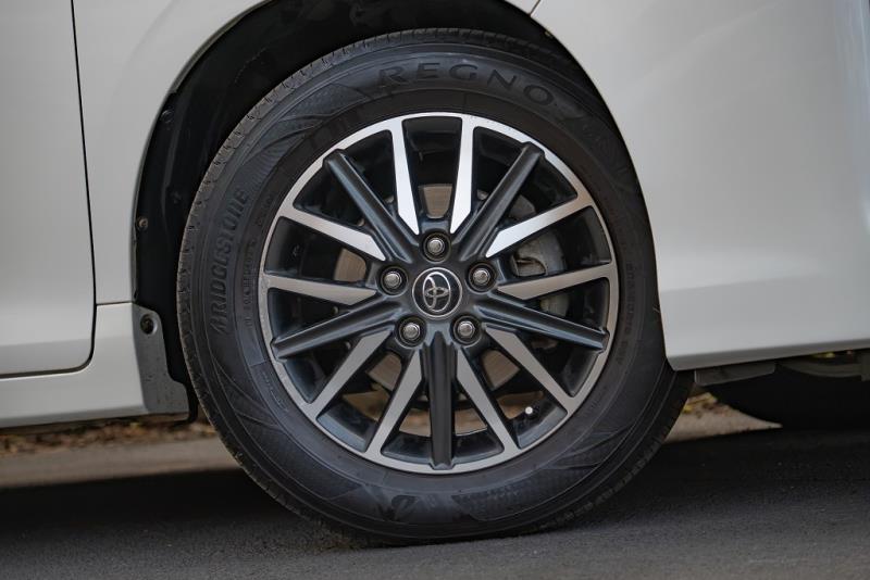 2016 Toyota Voxy V Hybrid / Noah