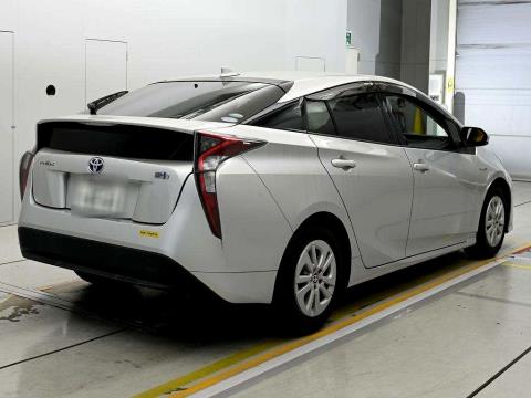 2016 Toyota Prius Hybrid S - Thumbnail