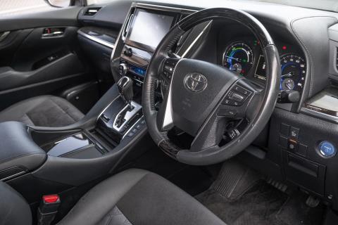 2015 Toyota Vellfire Hybrid ZR E-Four - Thumbnail