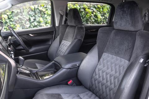 2015 Toyota Vellfire Hybrid ZR E-Four - Thumbnail