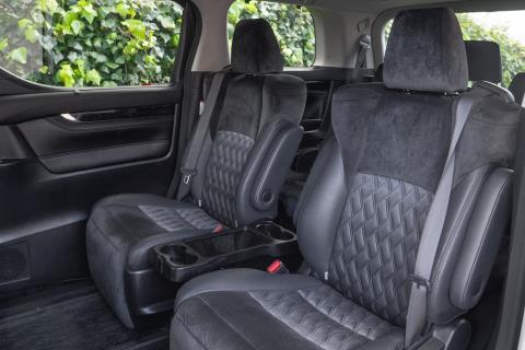 2015 Toyota Vellfire Hybrid ZR E-Four - Thumbnail