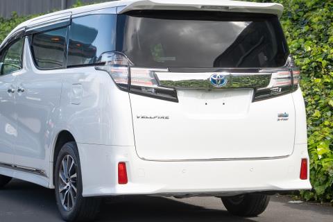 2015 Toyota Vellfire Hybrid ZR E-Four - Thumbnail