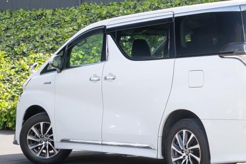 2015 Toyota Vellfire Hybrid ZR E-Four - Thumbnail