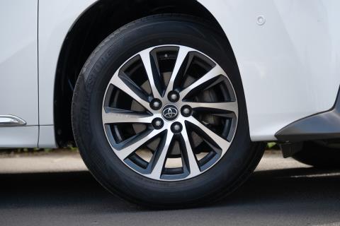 2015 Toyota Vellfire Hybrid ZR E-Four - Thumbnail